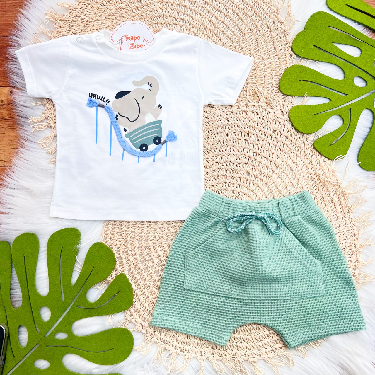 Conj. Camiseta Elefantinho "Uhull!!" e Bermuda - Off White e Verde